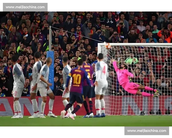 波尔图后卫莫拉：防守梅西是生涯殊荣，他用任意球诠释传奇