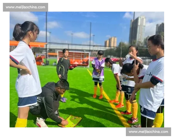 足球点燃乡村希望：亚泰青训走进辽源寿山镇小学送教